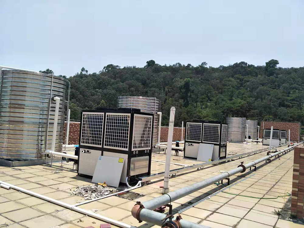 使用空氣能+太陽能如何做到一年四季洗澡熱水不間斷